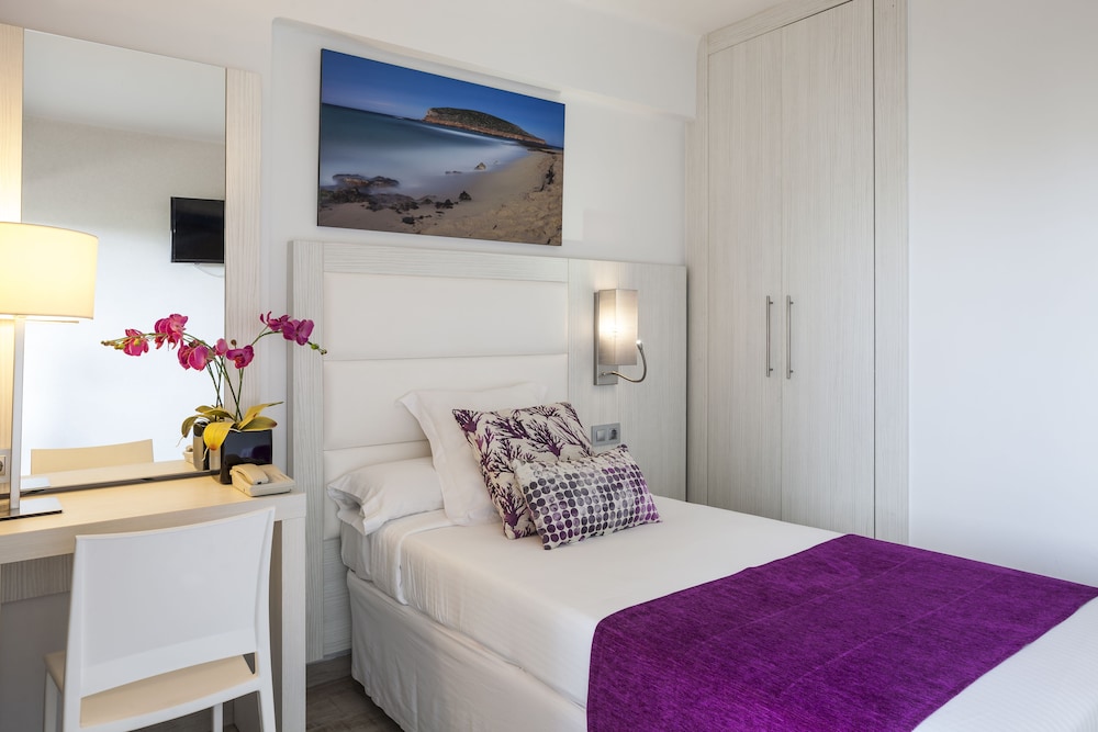 Ibiza Corso Hotel — Hotel rooms in Ibiza Town, Balearic Islands