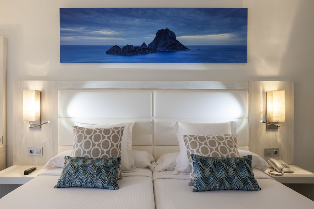 Ibiza Corso Hotel — Hotel rooms in Ibiza Town, Balearic Islands