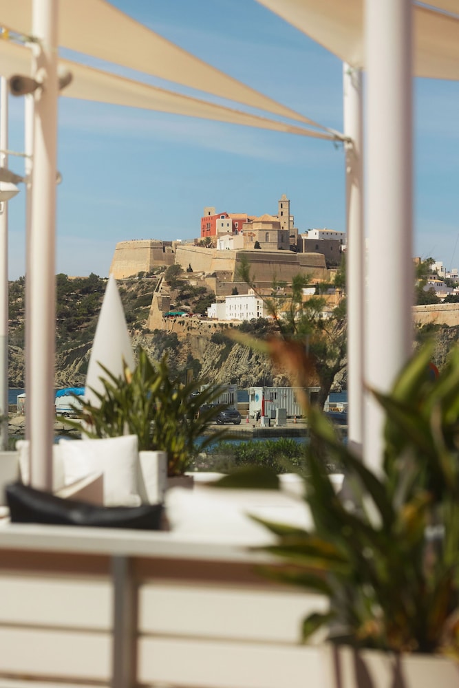 Ibiza Corso Hotel — Hotel rooms in Ibiza Town, Balearic Islands