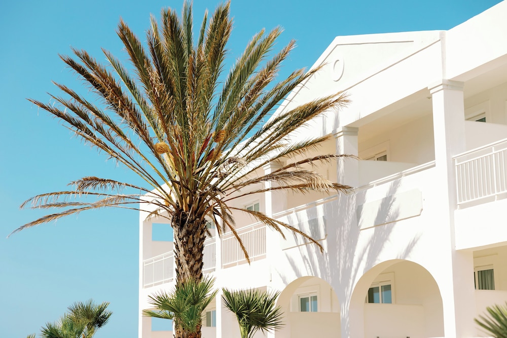 Sandy Beach Resort by Rizos Resorts - All inclusive — Hotel building in Lefkimmi (Corfu), Ionian Islands