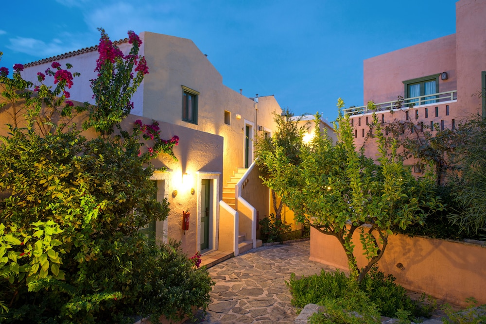 Silva Beach Hotel — Hotel building in Hersonissos