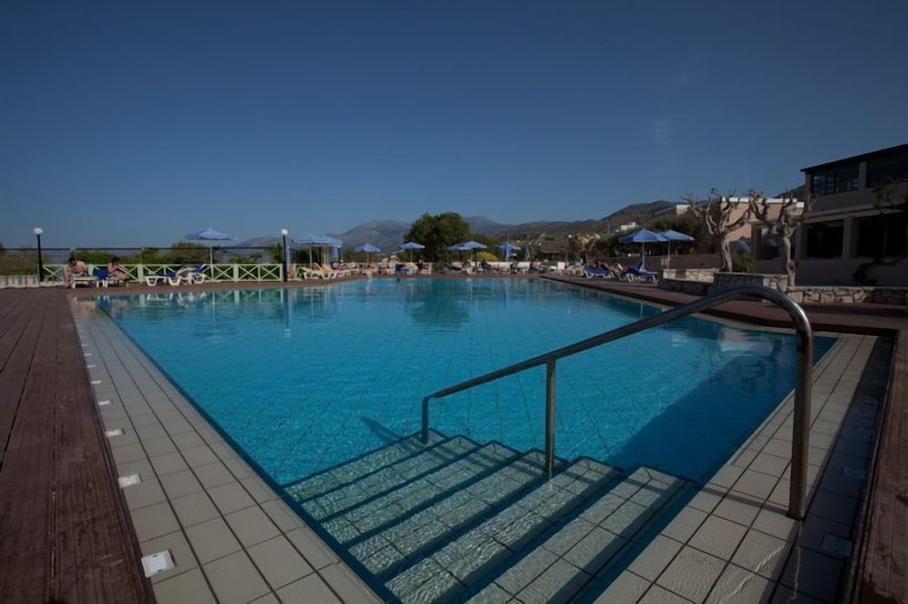 Silva Beach Hotel — Swimming pool in Hersonissos