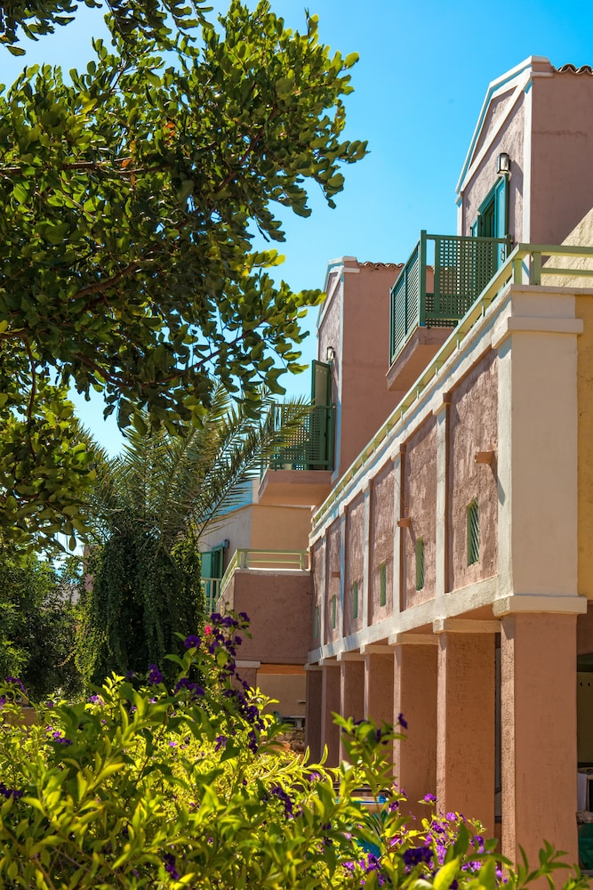 Silva Beach Hotel — Hotel building in Hersonissos