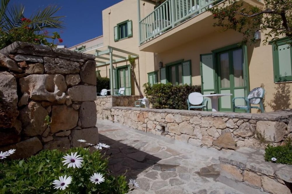 Silva Beach Hotel — Hotel building in Hersonissos