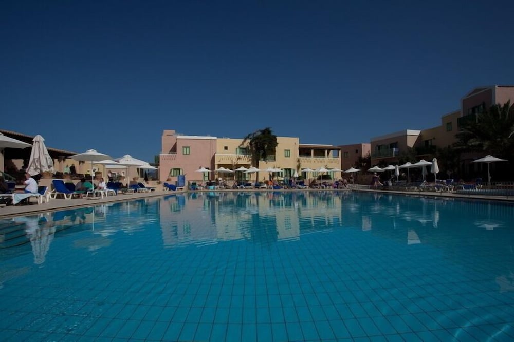Silva Beach Hotel — Swimming pool in Hersonissos