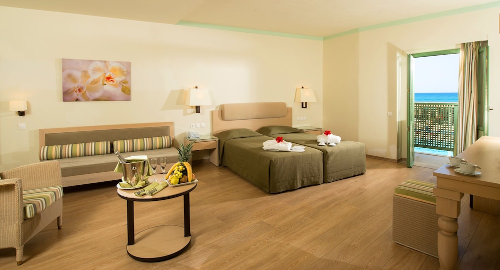 Silva Beach Hotel — Hotel rooms in Hersonissos