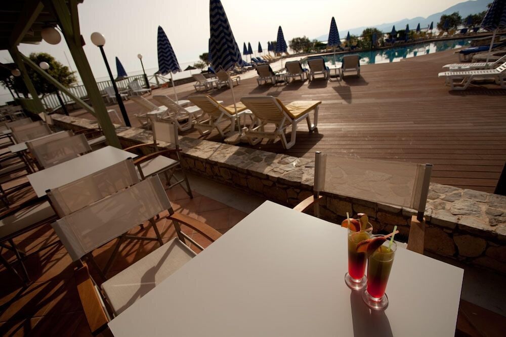 Silva Beach Hotel — Restaurant & bars in Hersonissos