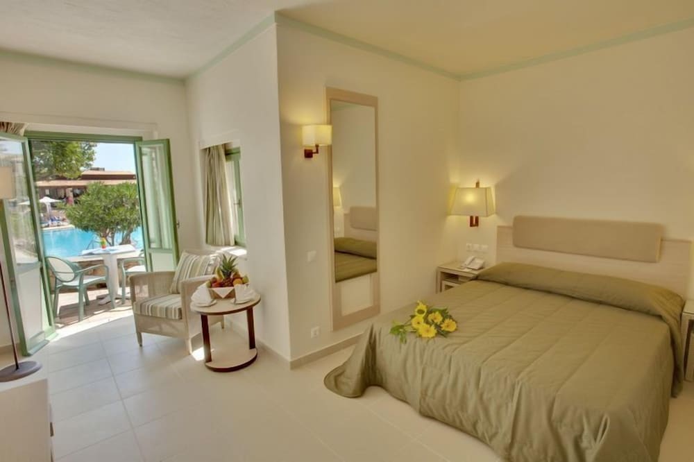Silva Beach Hotel — Hotel rooms in Hersonissos
