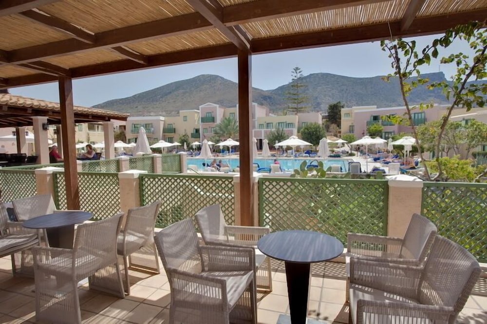 Silva Beach Hotel — Swimming pool in Hersonissos