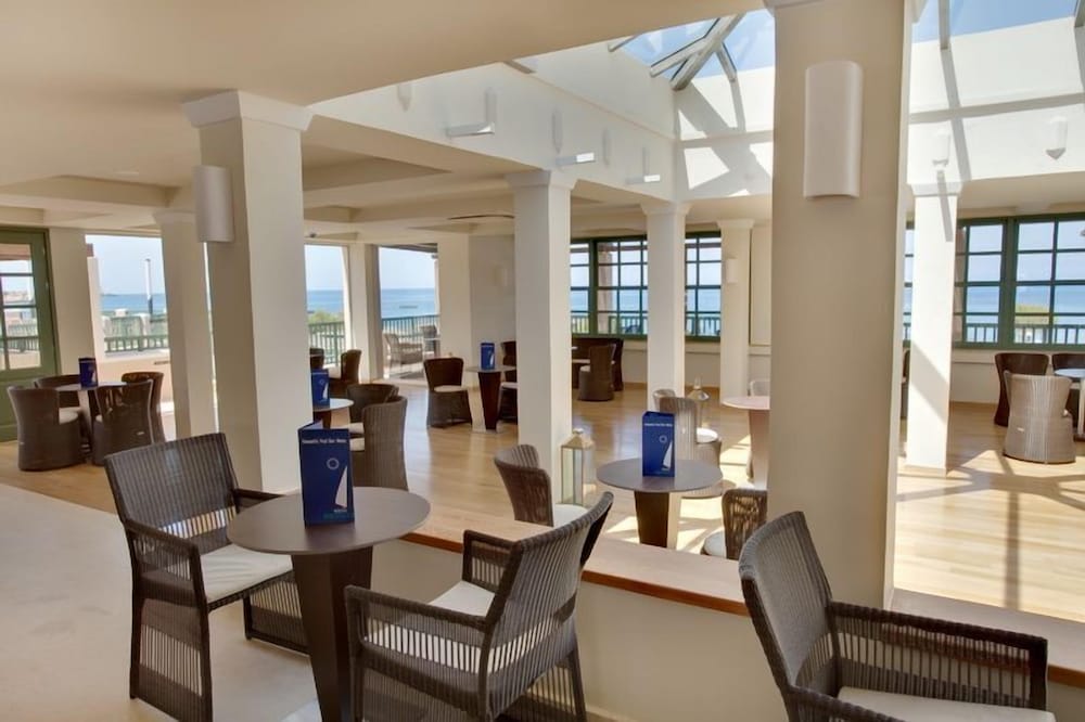 Silva Beach Hotel — Restaurant & bars in Hersonissos