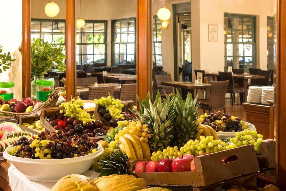 Silva Beach Hotel — Restaurant & bars in Hersonissos