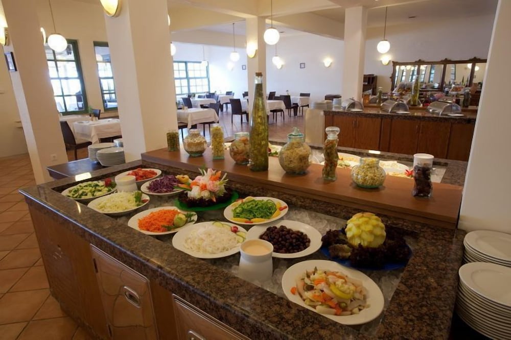 Silva Beach Hotel — Restaurant & bars in Hersonissos