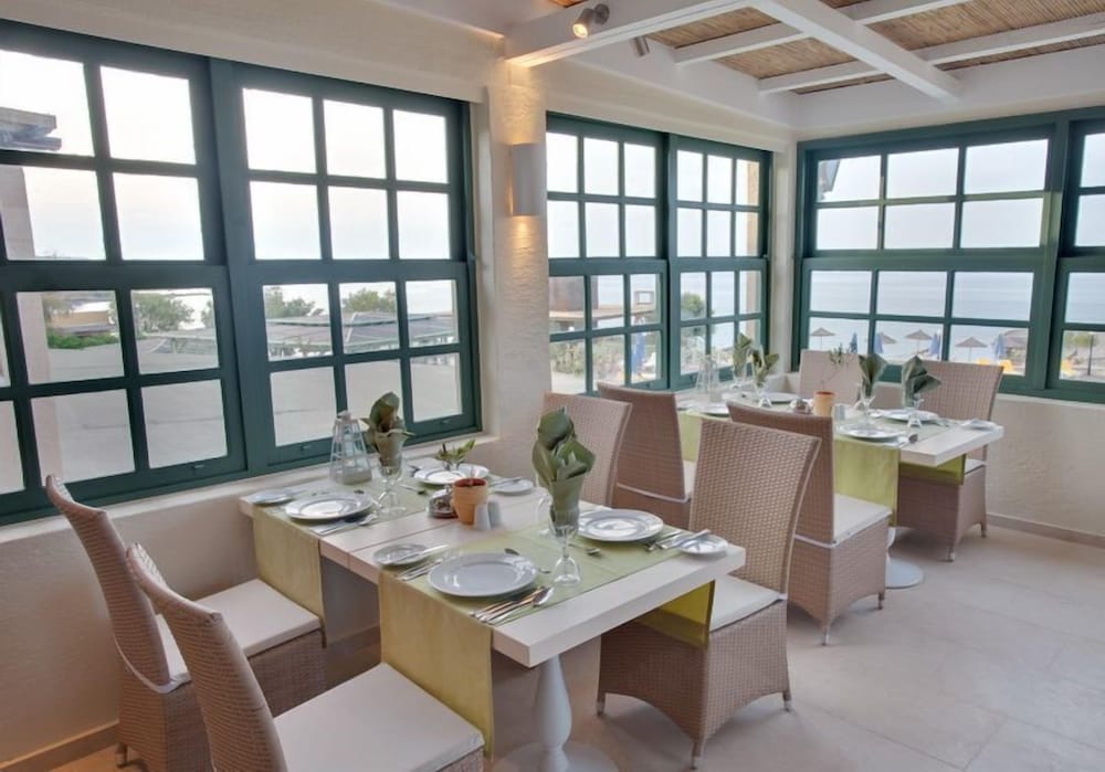 Silva Beach Hotel — Restaurant & bars in Hersonissos