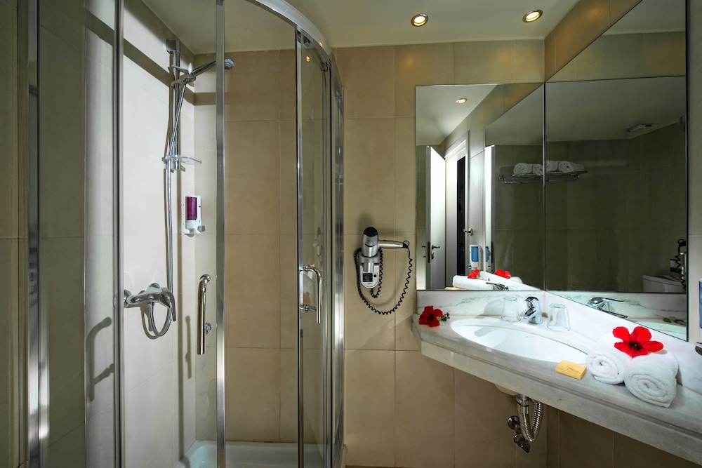 Silva Beach Hotel — Hotel rooms in Hersonissos