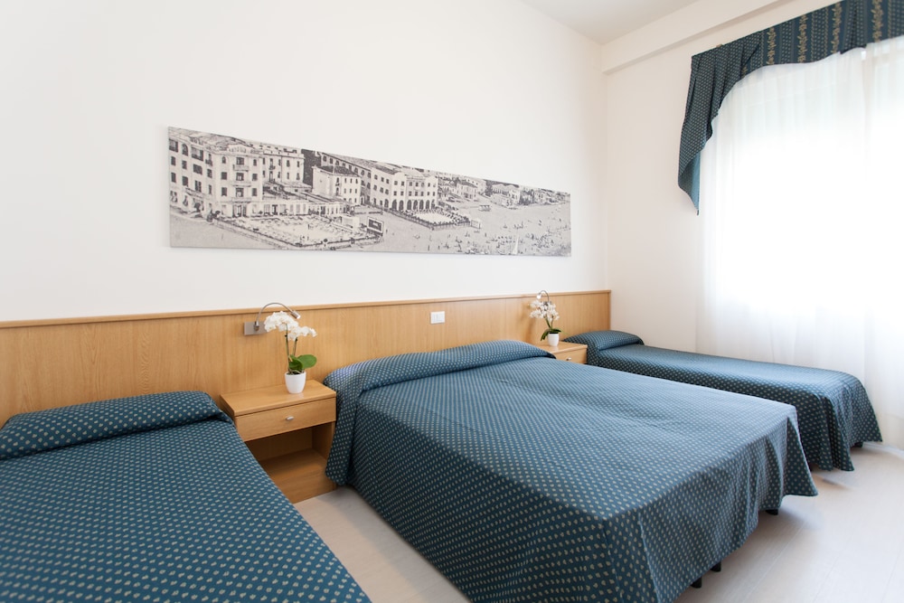 Hotel Marina — Hotel rooms in Jesolo, Veneto