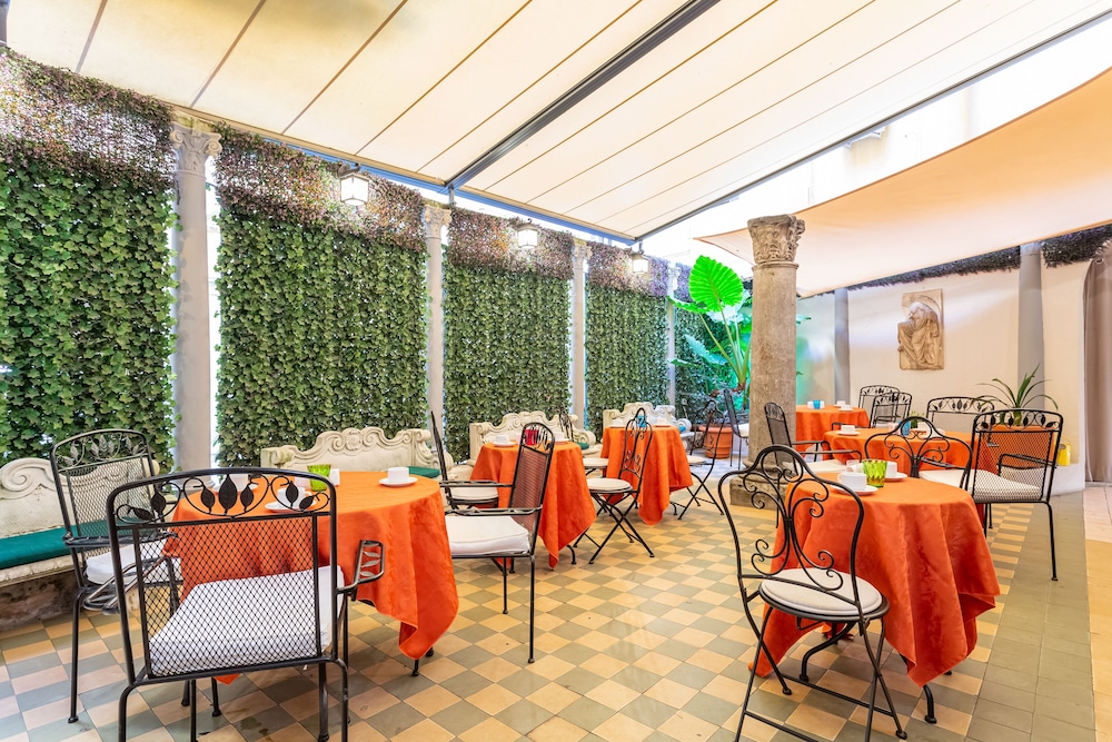 Hotel Medici — Restaurant & bars in Rome, Lazio