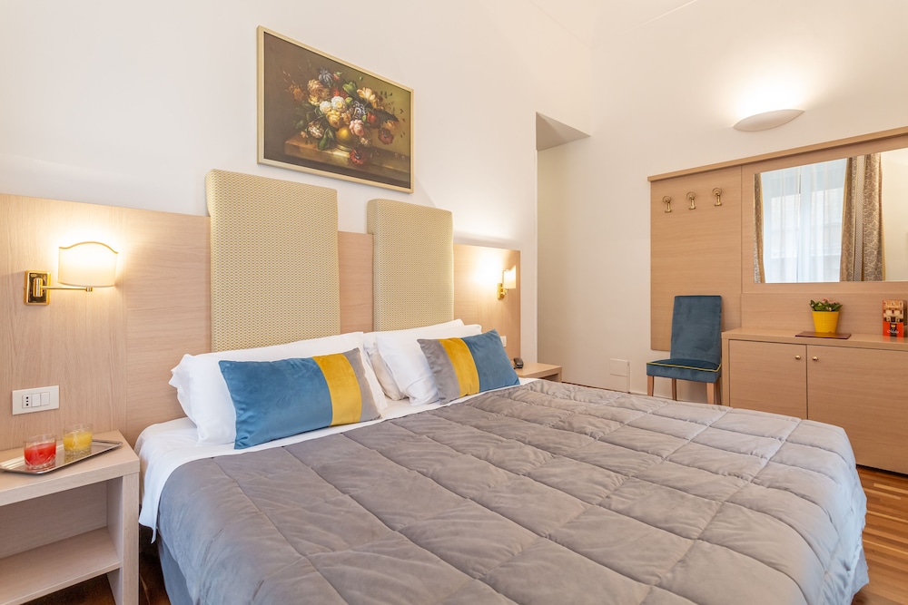 Hotel Medici — Hotel rooms in Rome, Lazio