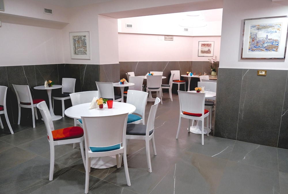 Hotel Medici — Restaurant & bars in Rome, Lazio