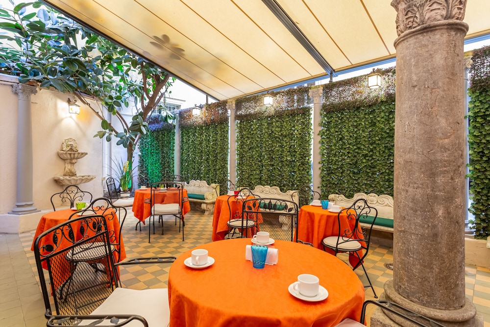 Hotel Medici — Restaurant & bars in Rome, Lazio