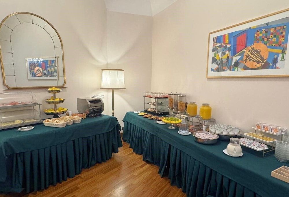 Hotel Medici — Restaurant & bars in Rome, Lazio