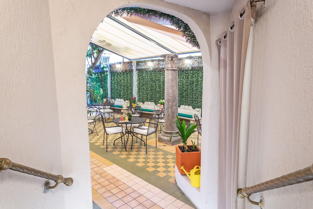 Hotel Medici — Restaurant & bars in Rome, Lazio