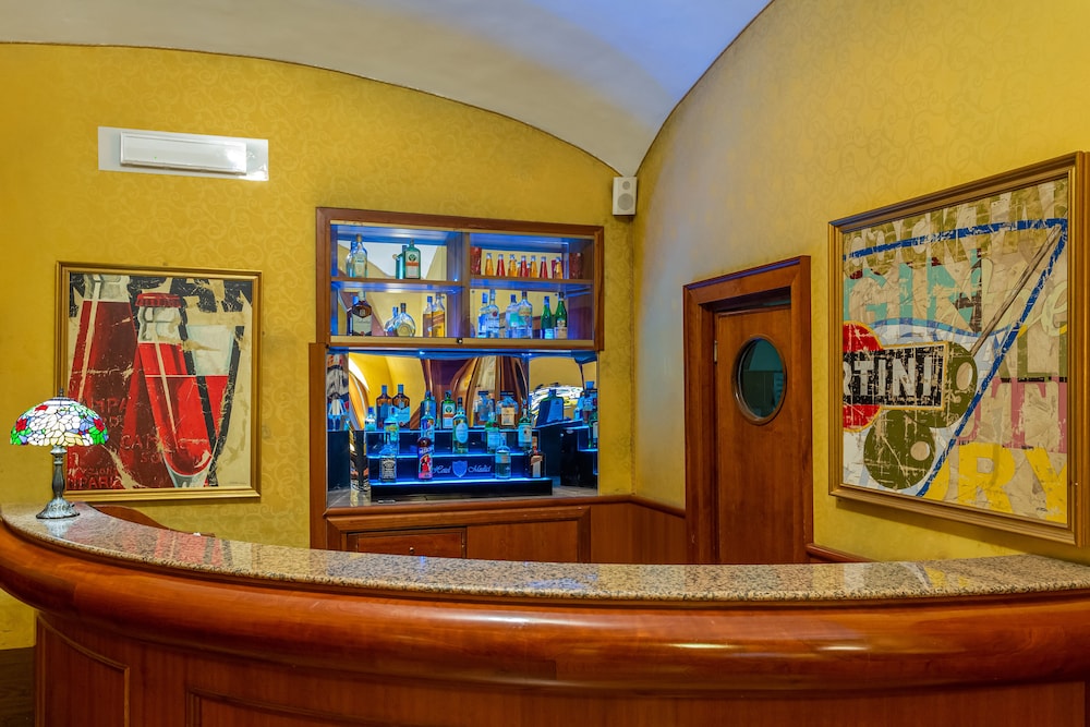 Hotel Medici — Restaurant & bars in Rome, Lazio
