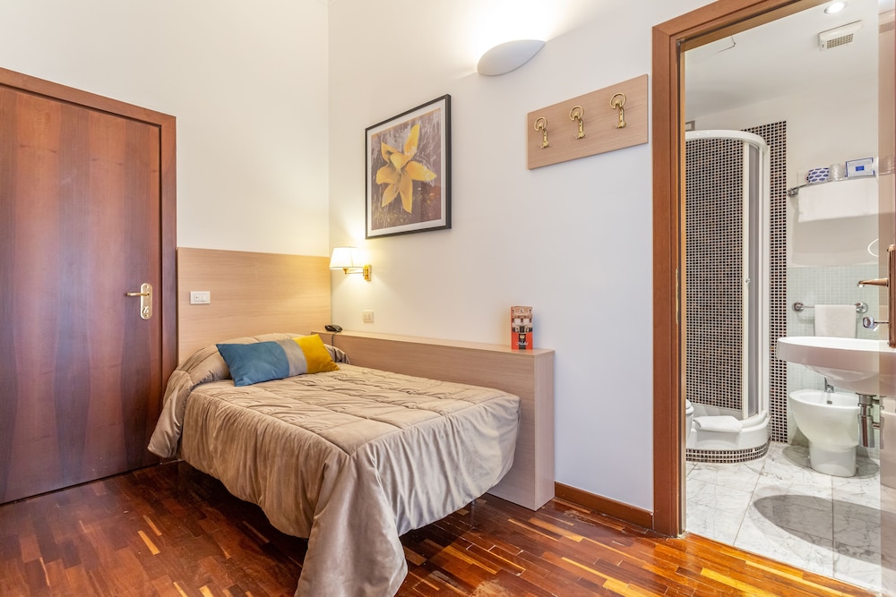 Hotel Medici — Hotel rooms in Rome, Lazio