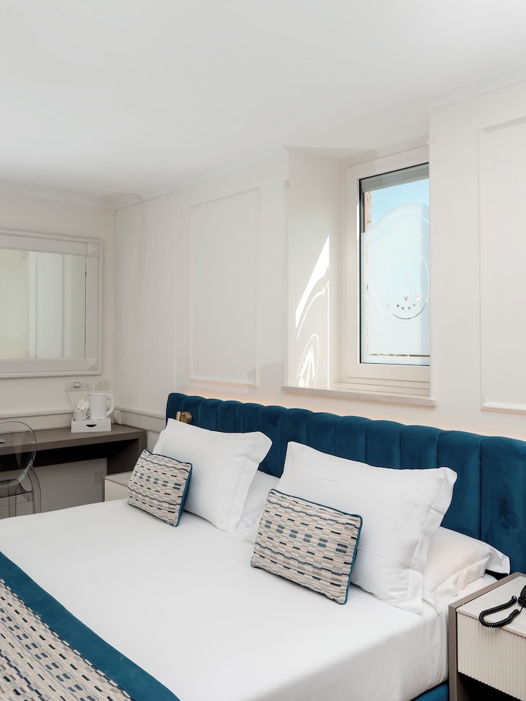 Hotel Michelangelo — Hotel rooms in Sorrento, Campania