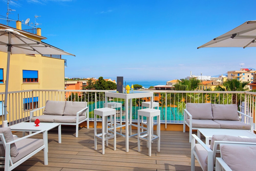Hotel Michelangelo — Restaurant & bars in Sorrento, Campania