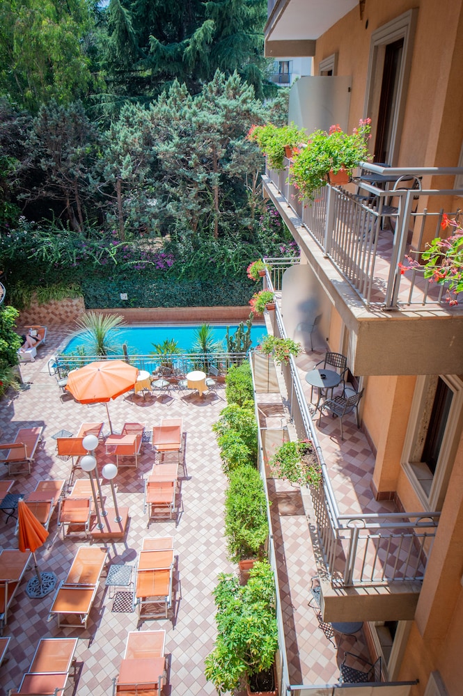Hotel Michelangelo — Swimming pool in Sorrento, Campania