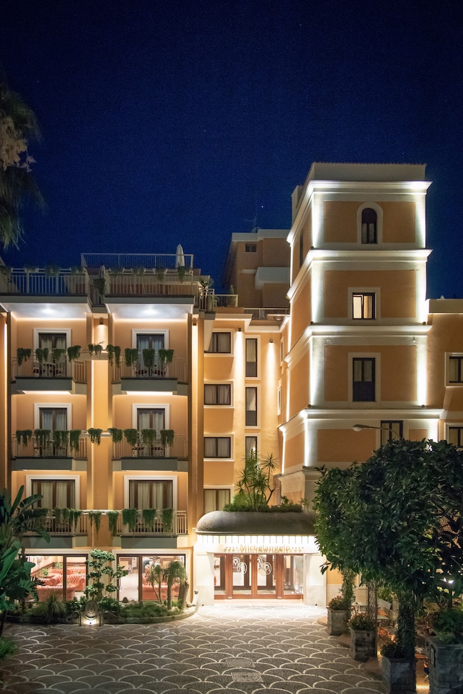 Hotel Michelangelo — Hotel building in Sorrento, Campania