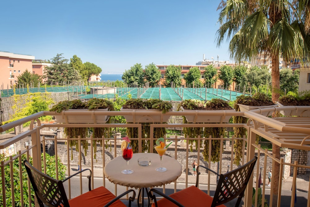 Hotel Michelangelo — Hotel rooms in Sorrento, Campania