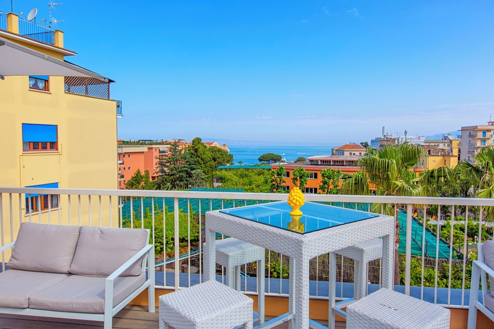 Hotel Michelangelo — Hotel building in Sorrento, Campania