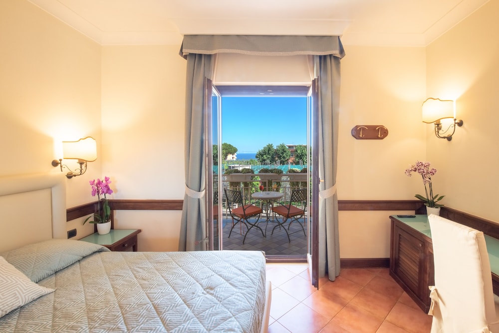 Hotel Michelangelo — Hotel rooms in Sorrento, Campania