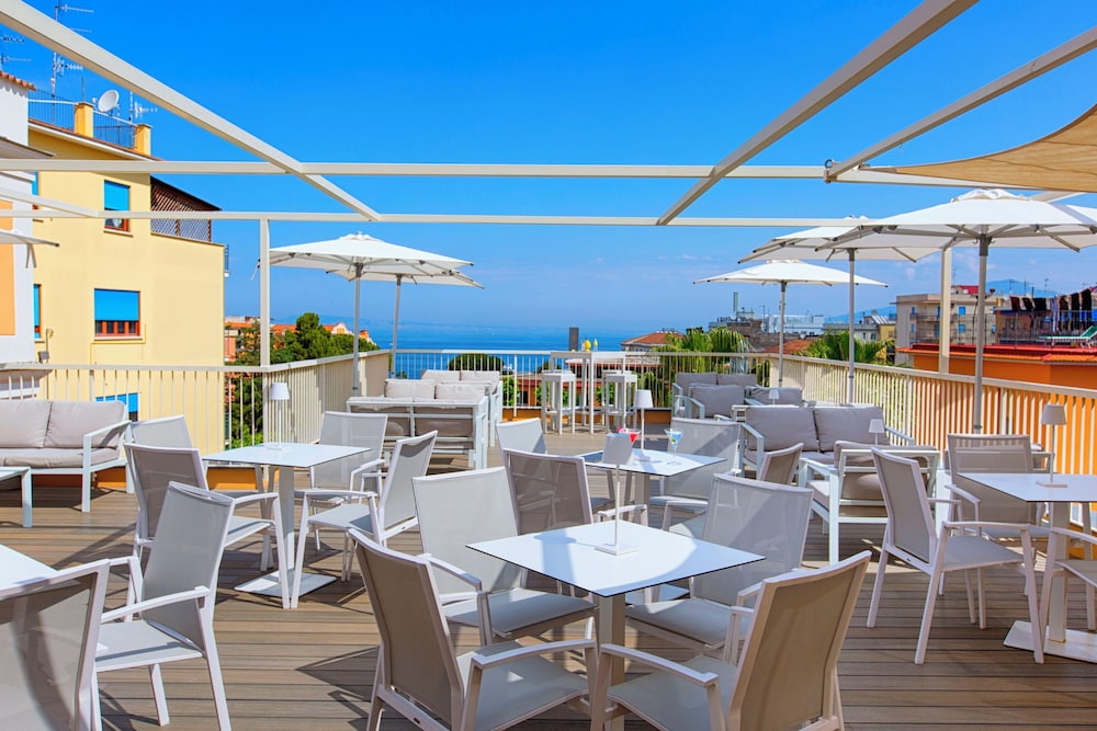 Hotel Michelangelo — Restaurant & bars in Sorrento, Campania