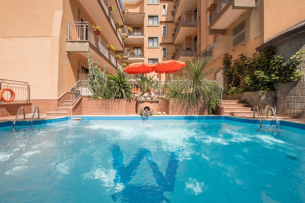 Hotel Michelangelo — Swimming pool in Sorrento, Campania