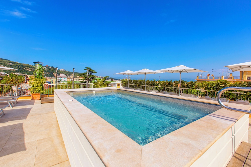 Hotel Michelangelo — Swimming pool in Sorrento, Campania