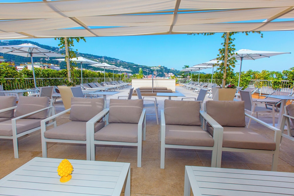 Hotel Michelangelo — Restaurant & bars in Sorrento, Campania