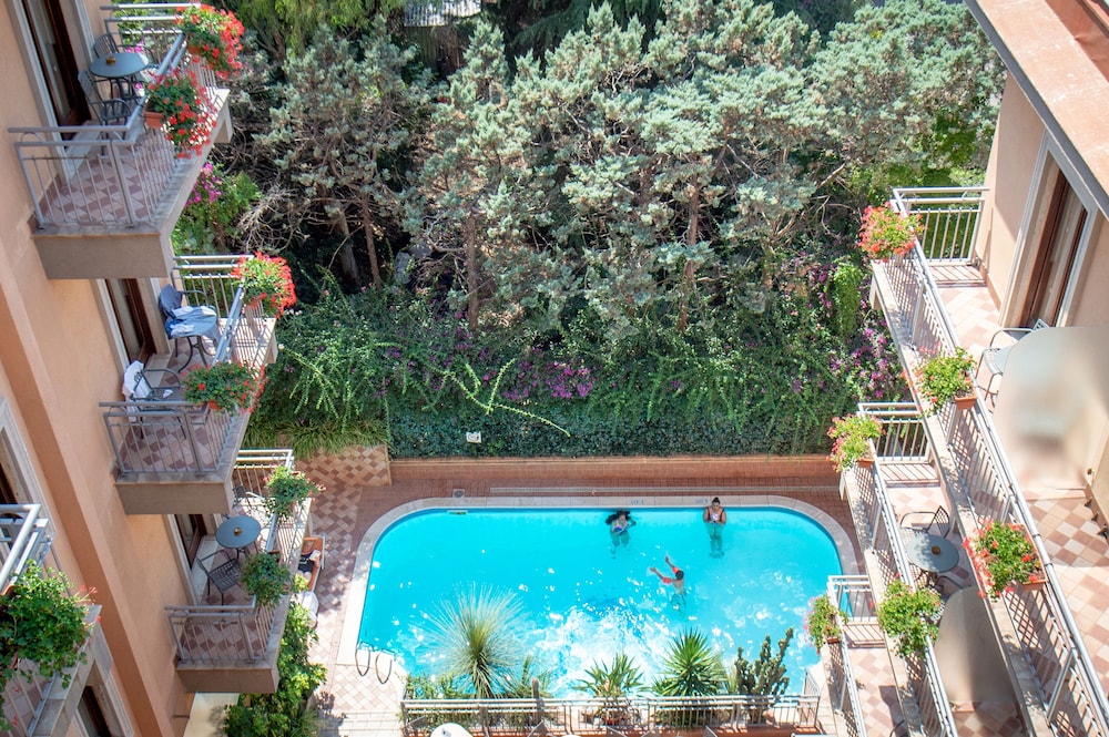 Hotel Michelangelo — Swimming pool in Sorrento, Campania