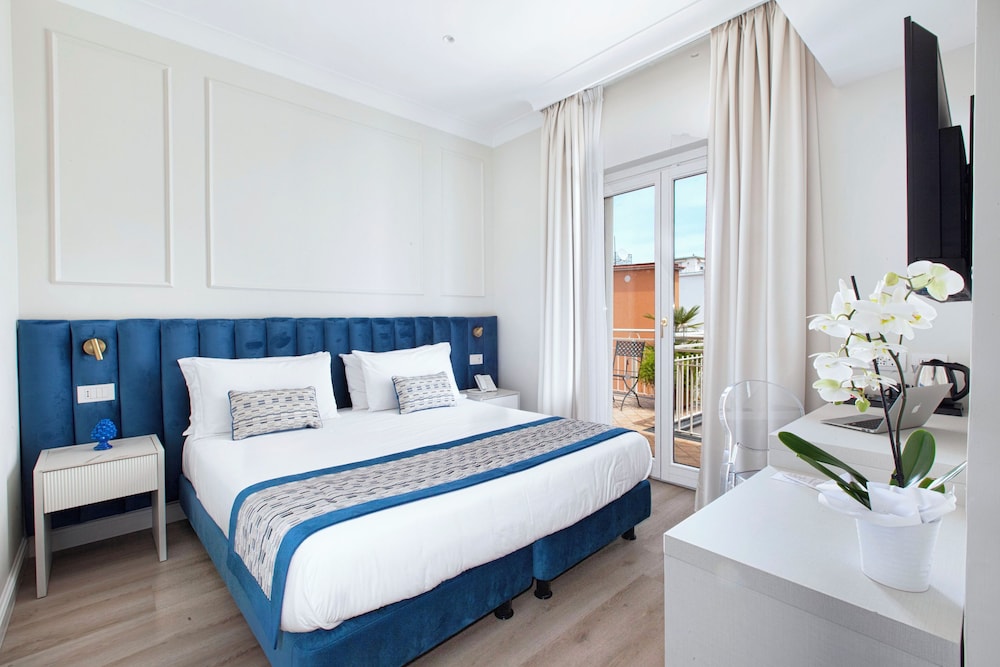 Hotel Michelangelo — Hotel rooms in Sorrento, Campania