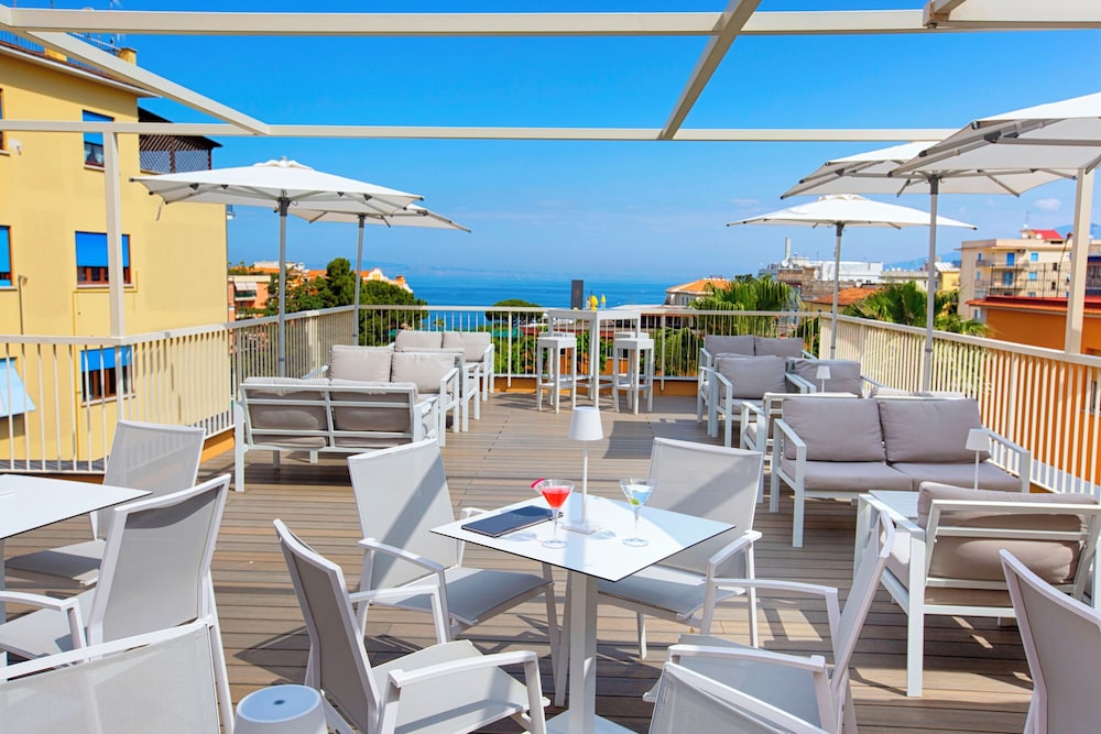 Hotel Michelangelo — Restaurant & bars in Sorrento, Campania