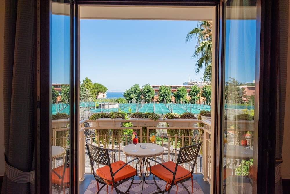 Hotel Michelangelo — Hotel rooms in Sorrento, Campania