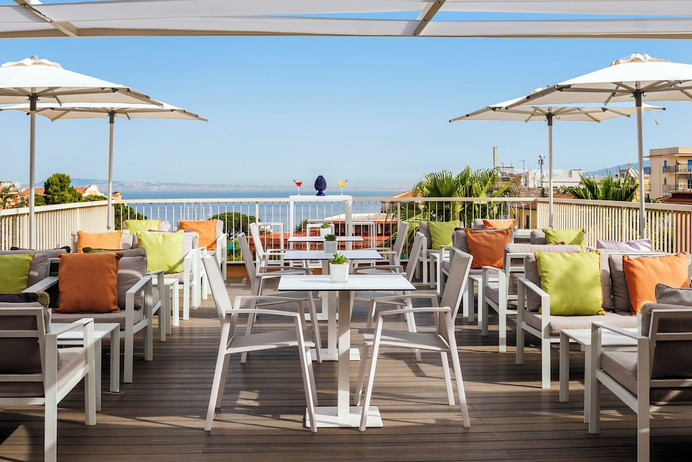 Hotel Michelangelo — Restaurant & bars in Sorrento, Campania