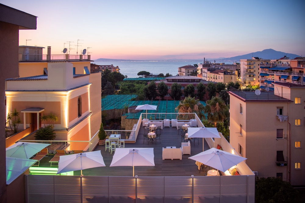 Hotel Michelangelo — Restaurant & bars in Sorrento, Campania