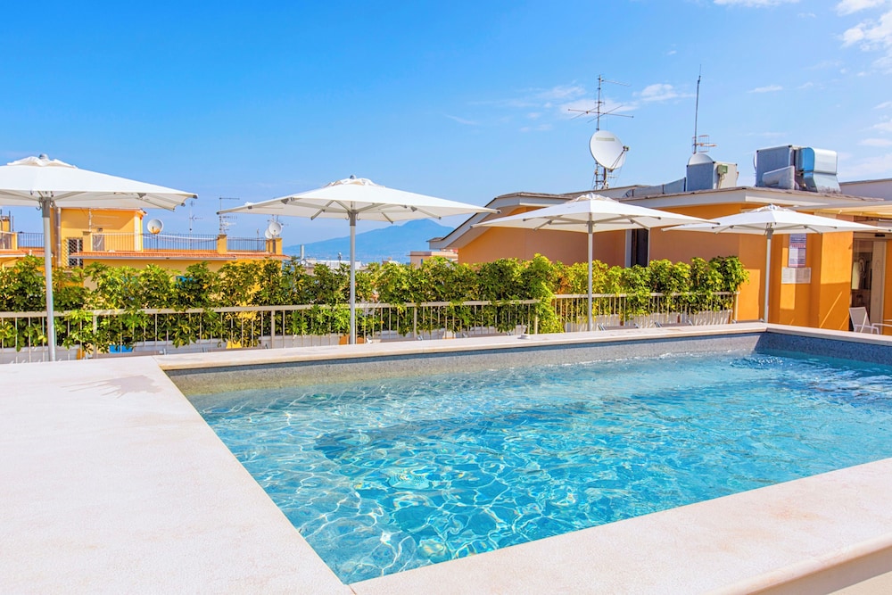 Hotel Michelangelo — Swimming pool in Sorrento, Campania