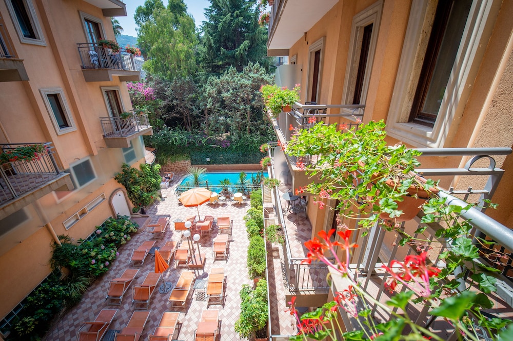 Hotel Michelangelo — Swimming pool in Sorrento, Campania