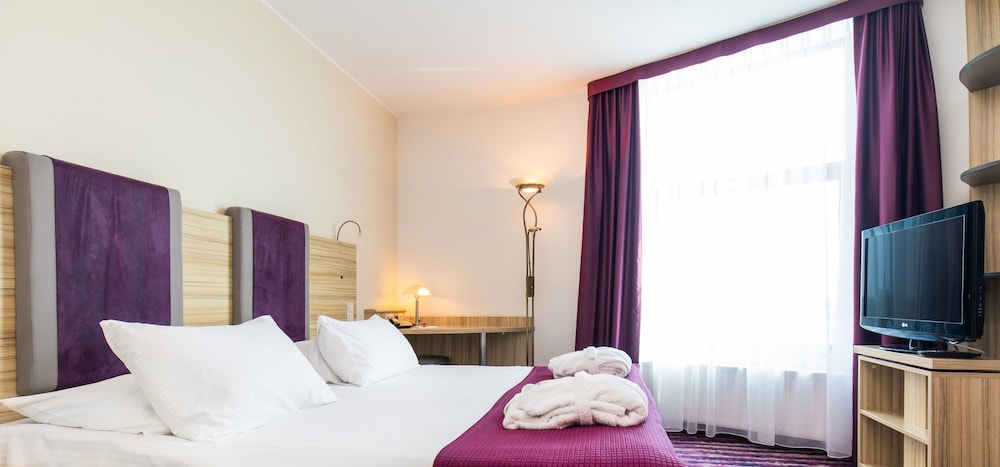 Galaxy Hotel — Hotel rooms in Krakow, Lesser Poland