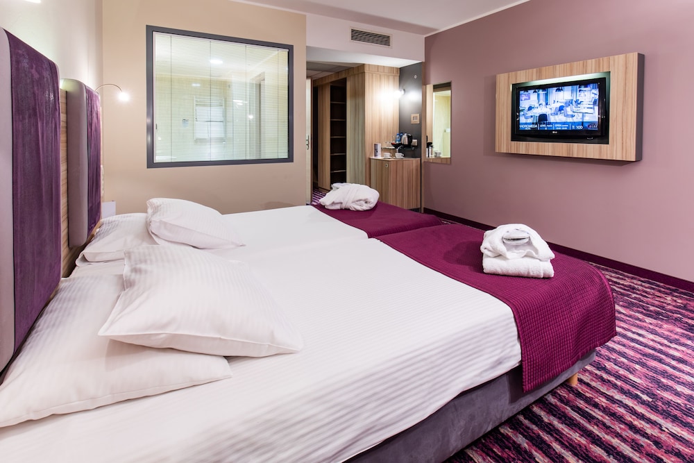 Galaxy Hotel — Hotel rooms in Krakow, Lesser Poland