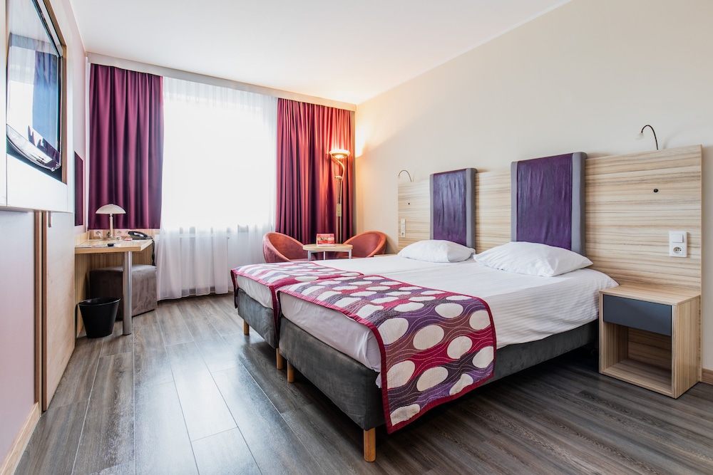 Galaxy Hotel — Hotel rooms in Krakow, Lesser Poland