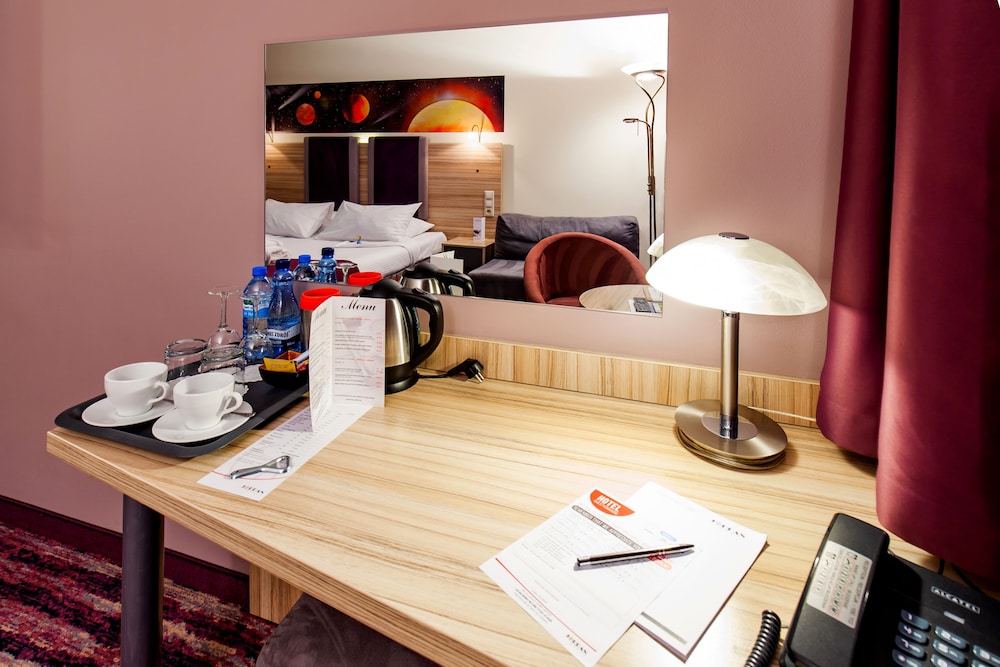 Galaxy Hotel — Hotel rooms in Krakow, Lesser Poland